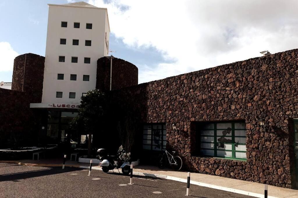Tuscan Apartment Mit Meerblick Und Sonnenterrasse Costa Teguise Exterior photo